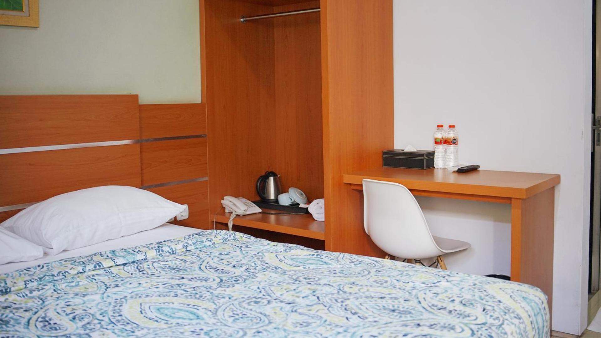 Gaia Asri Hotel Pamanukan Hilir Room photo